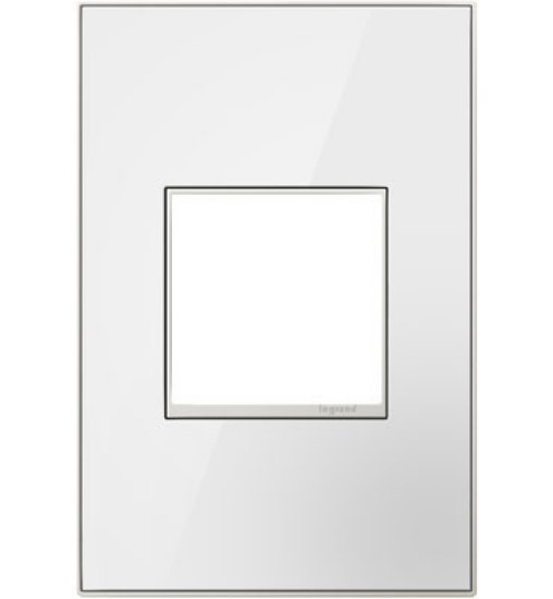 Foto para adorne Mirror White-on-White 1-Gang Screwless Wall Plate